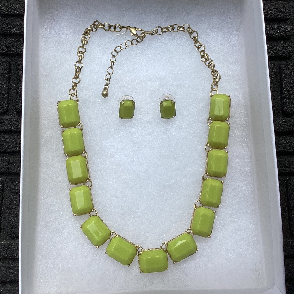 Necklace/stud earring set - Green with gold trim. 18”-20” extender
